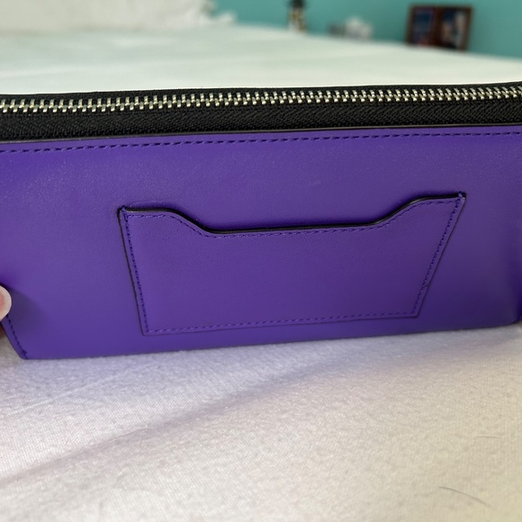 Coach Leather Zip Wallet - Horse & Carriage Embossed - Picture 3 of 4